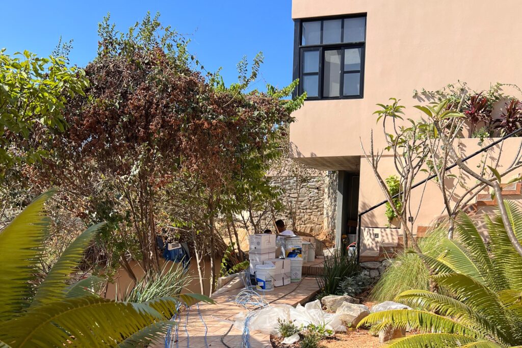 Residencia; durante la instalación e integración de sistemas tecnológicos por RalpsElectronics.